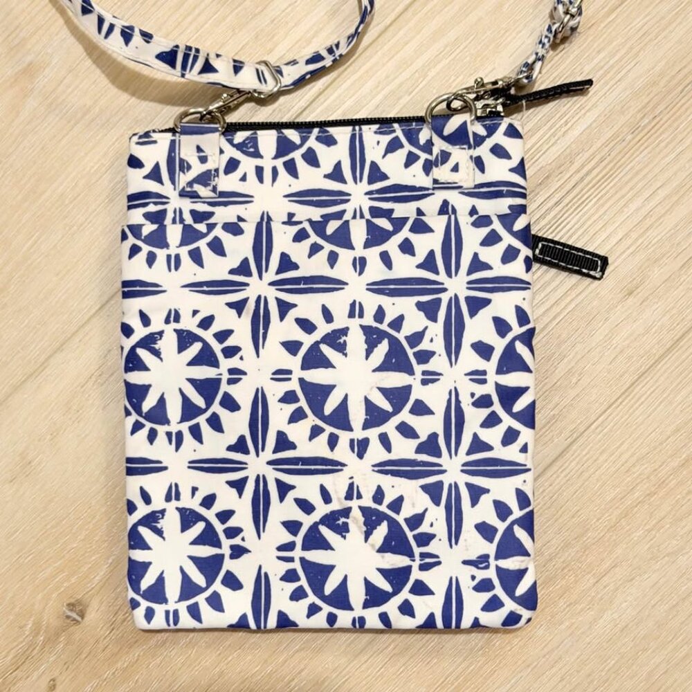 SCOUT Sally Go Lightly Crossbody Bag Blue White with Adjustable Strap 8"x6" - Picture 4 of 6